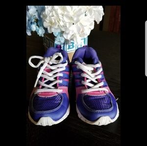 Girls jumping beans running shoes